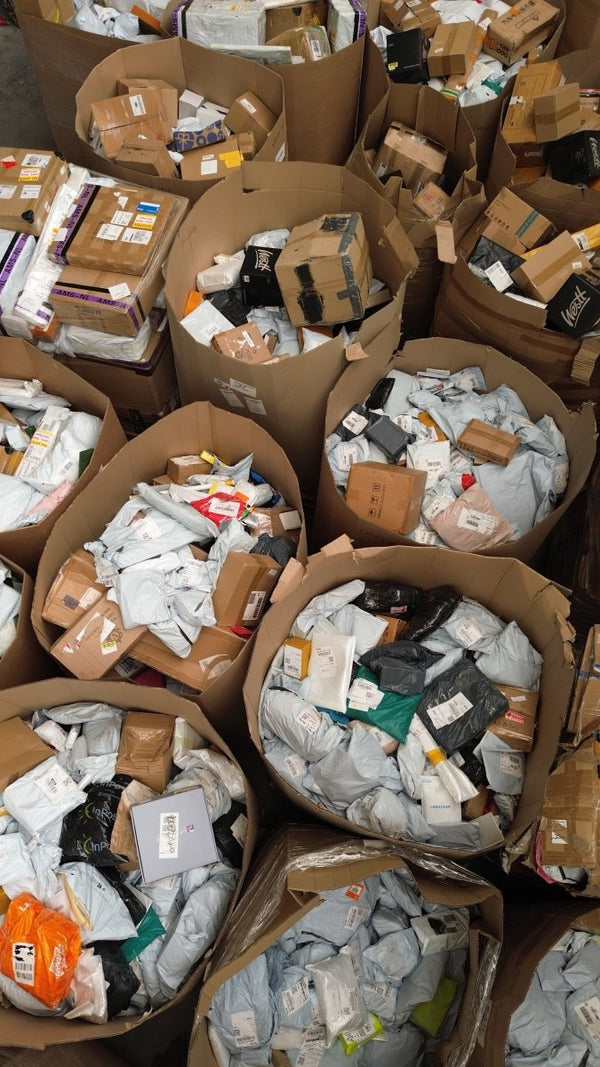 300 kg de Colis Perdus / Npai - Lost and Found