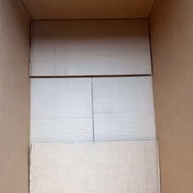 Client ouvrant un colis NPAI mystère, découverte des produits surprises reçus