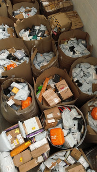 100 kg de Colis Perdus / Npai - Lost and Found